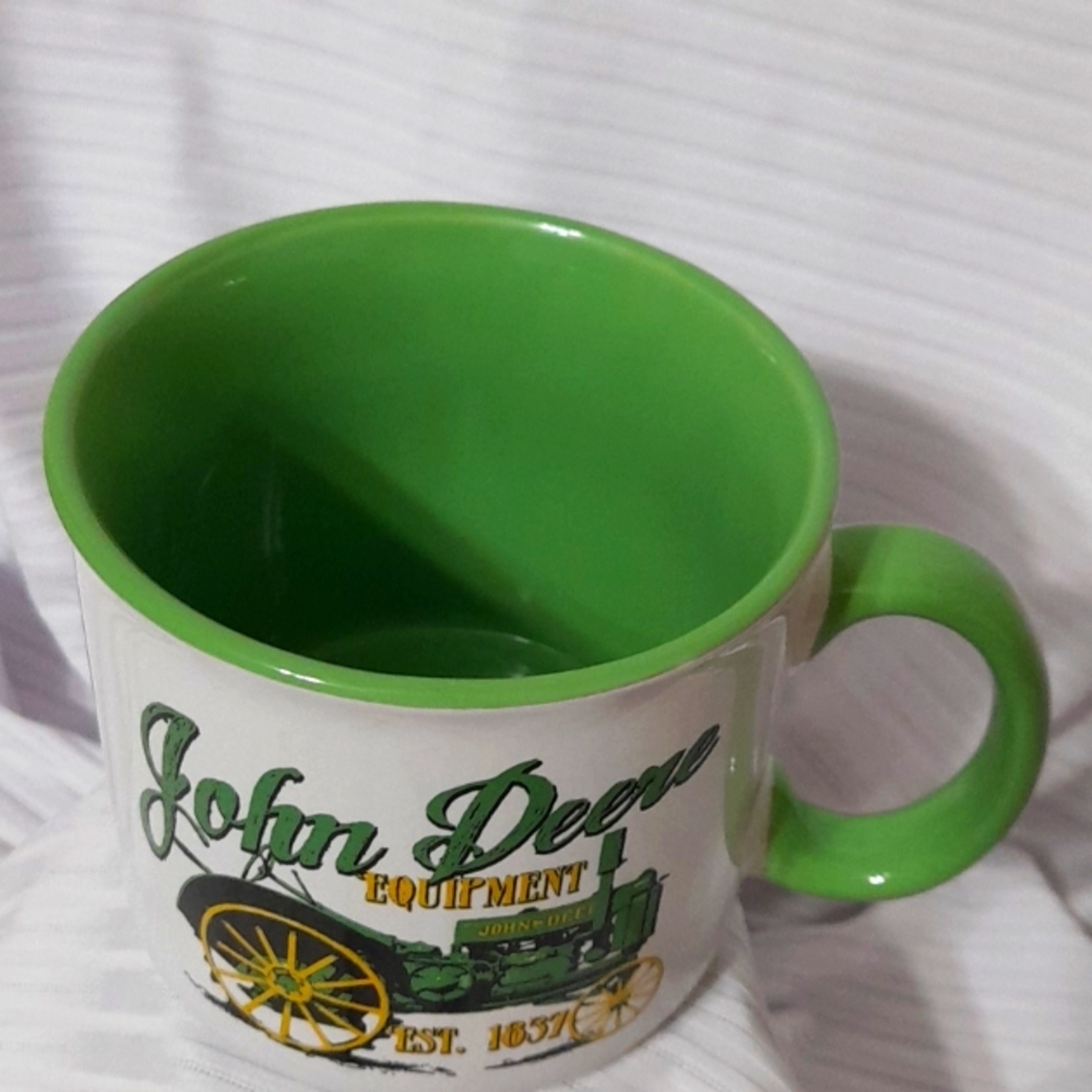 JOHN DEERE Tradition & Heritage Officially Licensed HOLOGRAM 21.5 oz Tra…